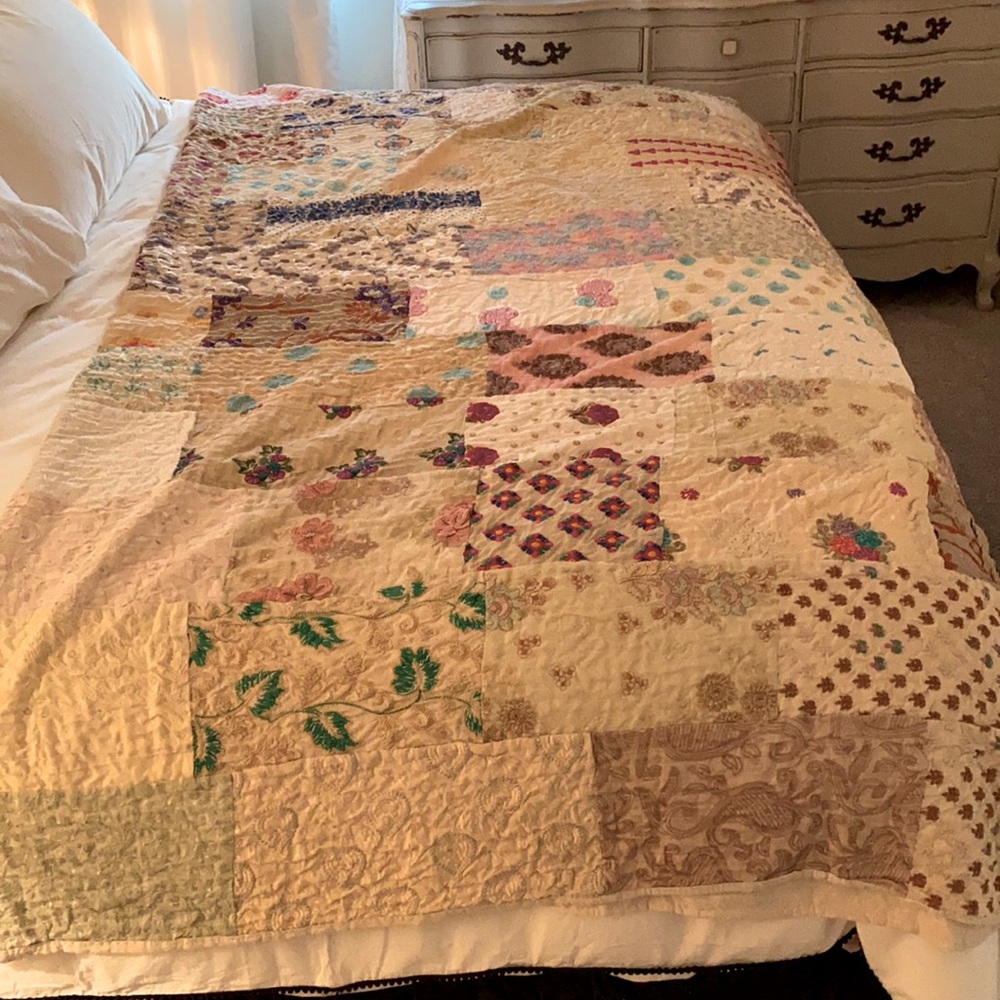 Beige handwoven Indian blanket - queen size